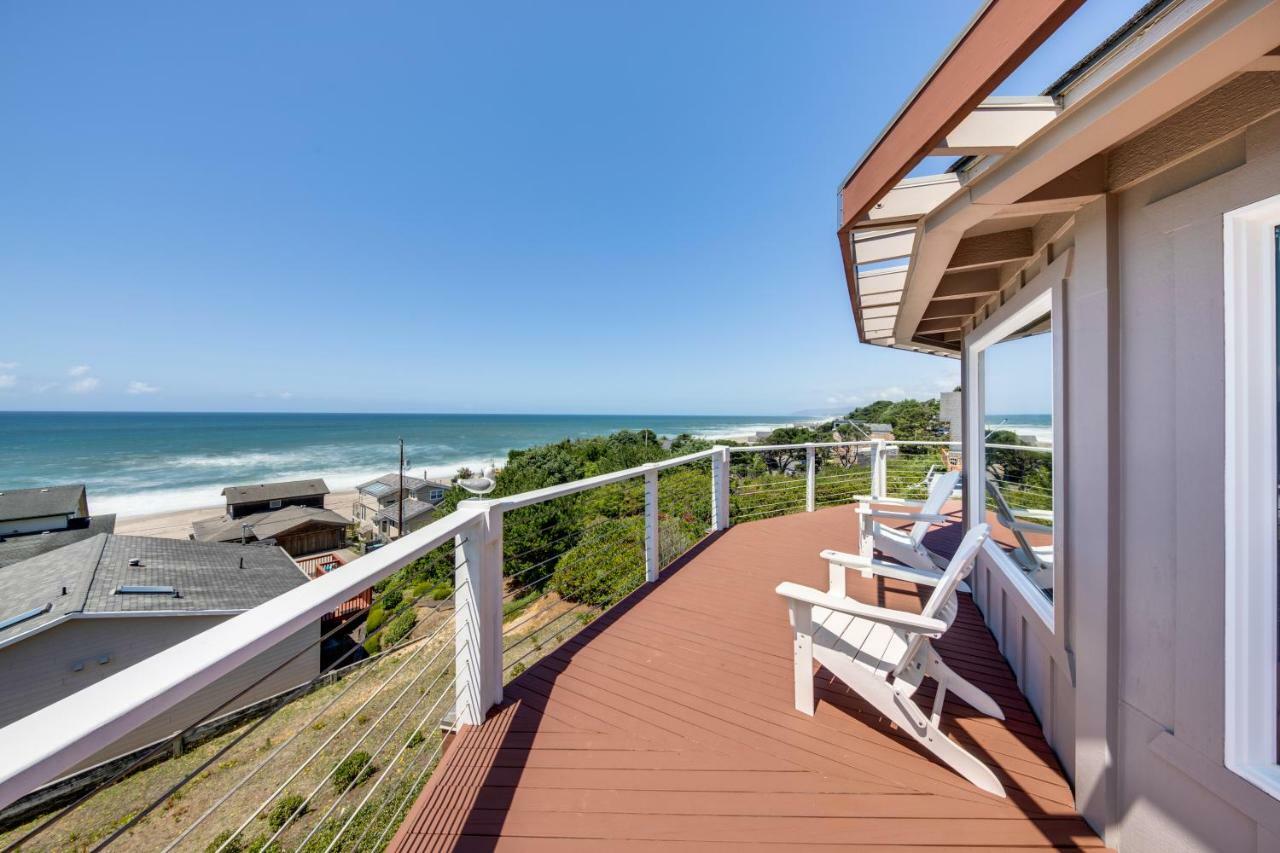 A Whale Of A View! Villa Depoe Bay Exterior photo